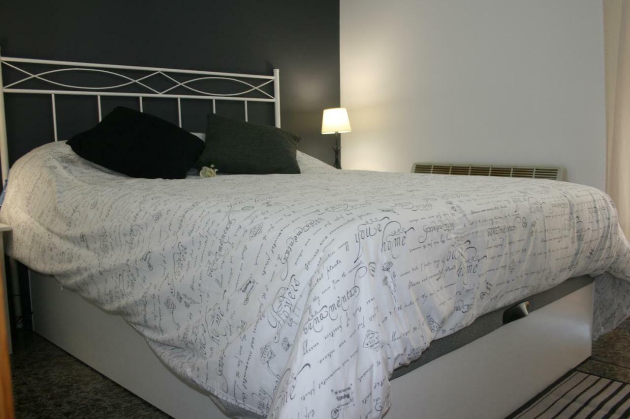 Esera Dos Catedrales Apartment Виянова Екстериор снимка